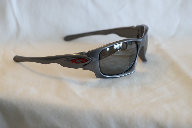 Oakley Alinghi Sunglasses OO9128-08 Grey/Black Iridium With Case and Dust Bag gallery