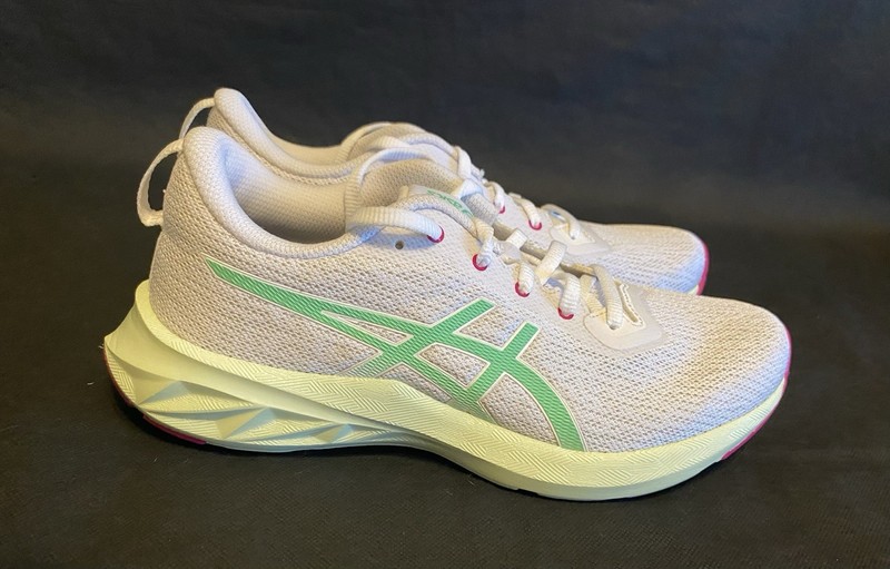 ASICS Size 7 Versablast 2 Running Shoes White Green Pink Athletic Sneakers