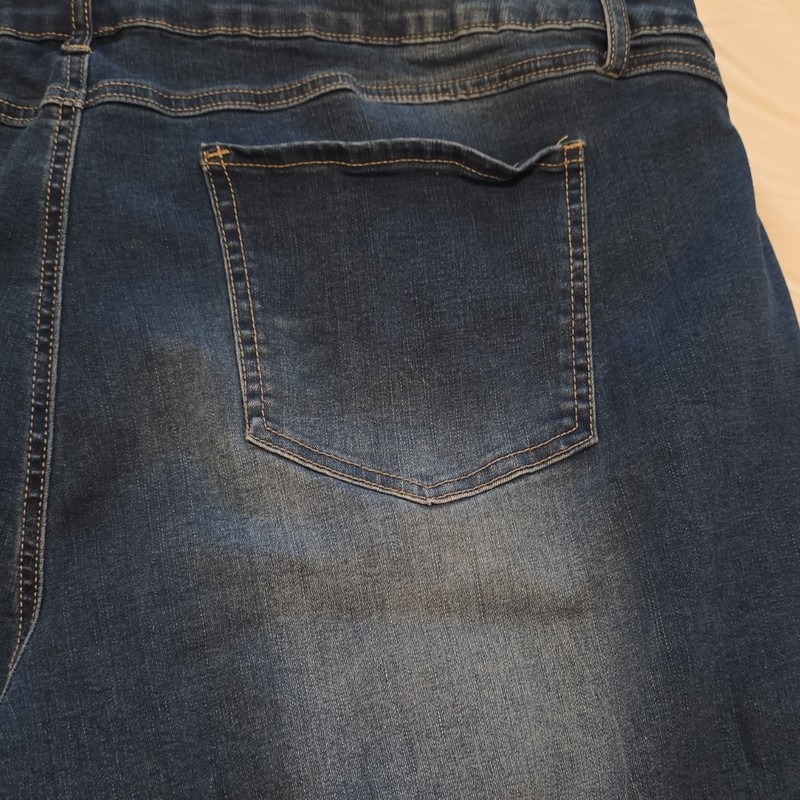 Cato EST 1946 Women’s Petites Curvy Mid-Rise Straight Medium Wash Jeans 24WP gallery