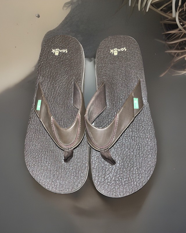SANUK Men’s Brown Beer Cozy Summer Beach Flip Flops Sandals SMS2839C Size 11 VGC gallery