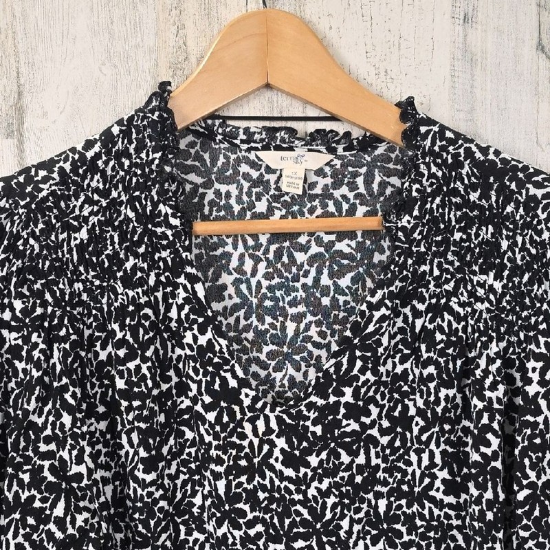 Terra & Sky Black White Patterned Blouse Vneck Smocking Size 1X 16W-18W gallery