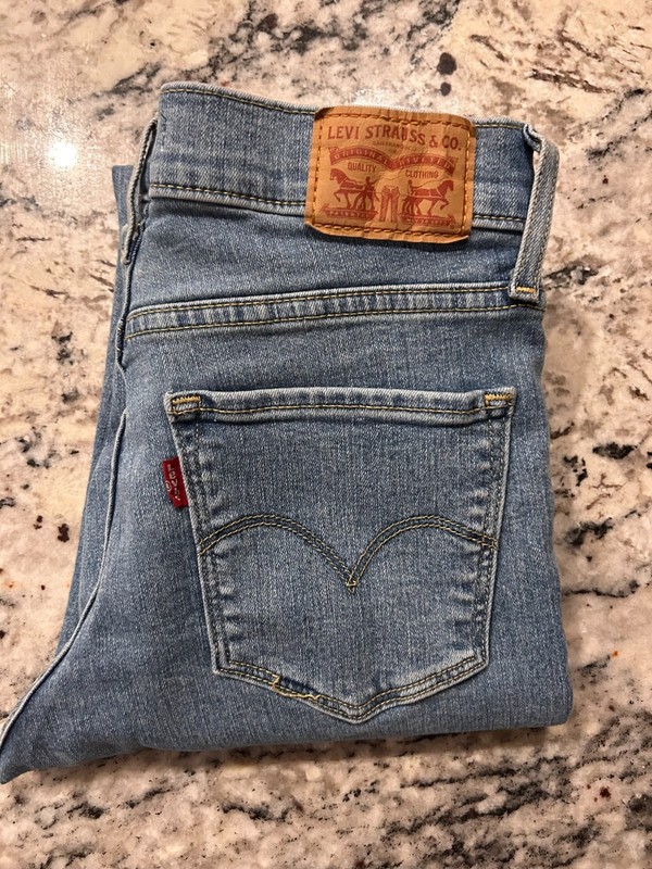 Levi’s 314 Shaping Straight Jeans Women’s Size 26 Light Wash Stretch Mid Rise