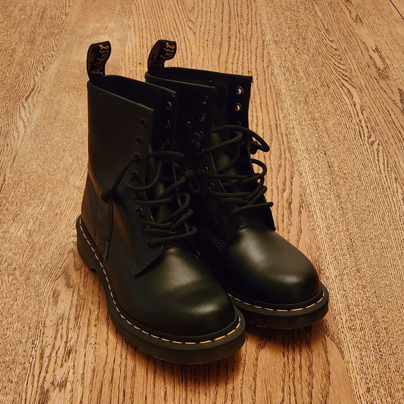 Dr. Martens 1460 Women’s Black Leather Lace-Up Combat Ankle Boots Size 7