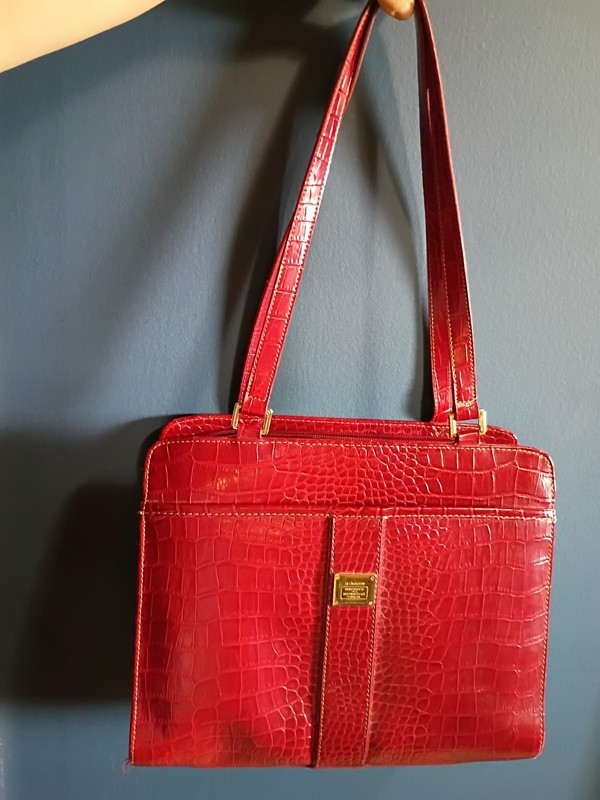 LIZ CLAIRBORNE HANDBAG PURSE RED CROCODILE