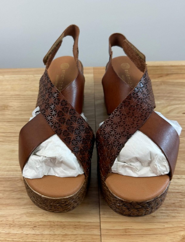 Eric Michael Made In Spain Leather Block Sandals Size 41 NEW gallery