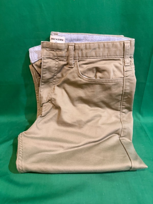 Dockers 30 Waist x 30 Length Boys Khaki Pants NEW Condition #2 BX12