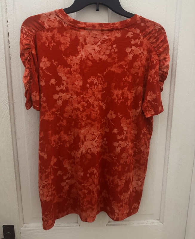 Simply Vera Vera Wang Women's Red Floral Crew Neck Ruffle Short Sleeve T-Shirt M gallery