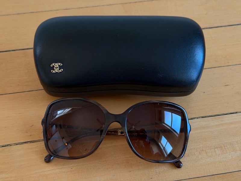 Authentic CHANEL 5210-Q Brown Tortoise Gradient Chain CC Sunglasses w/ Case gallery