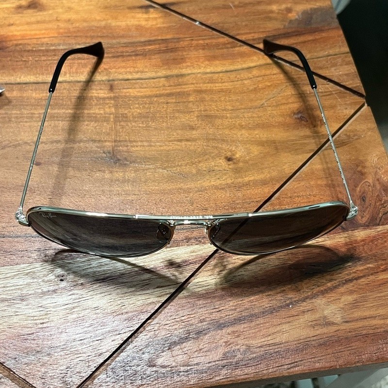 Ray-Ban Aviator Sunglasses The Icons, Original paperwork and Case, unisex gallery