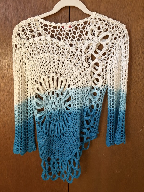 Dress Barn white and blue crochet sweater with ombre effect, size S gallery