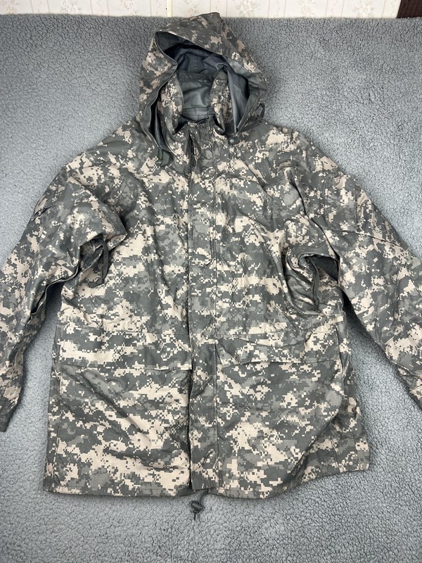 US Army Jacket Mens Large Multicolor ACU Camo ECWCS Hooded Cold Weather Parka