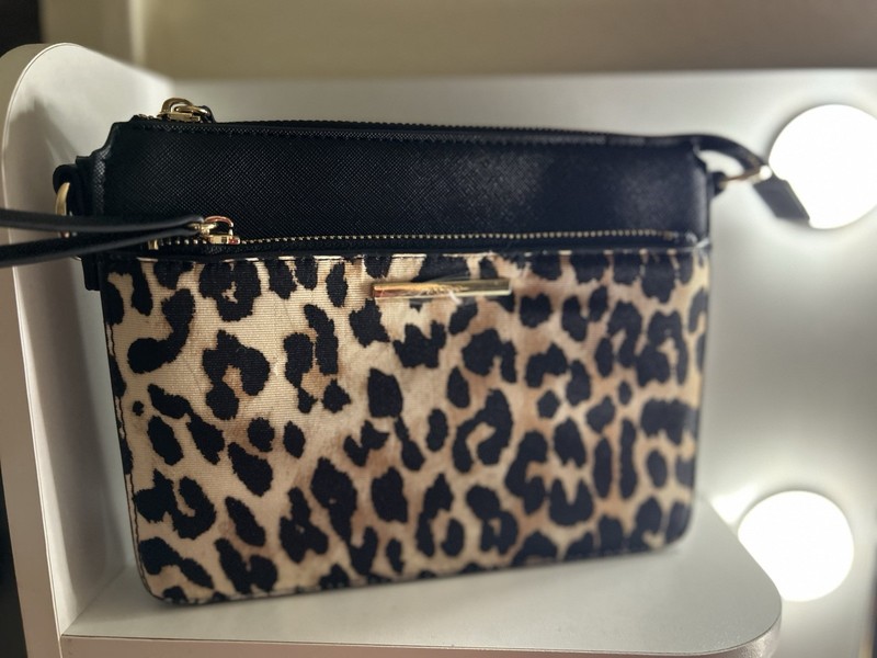 Women’s Leopard Animal Print Zip Wristlet Wallet Clutch w/ Wrist Strap, Cards