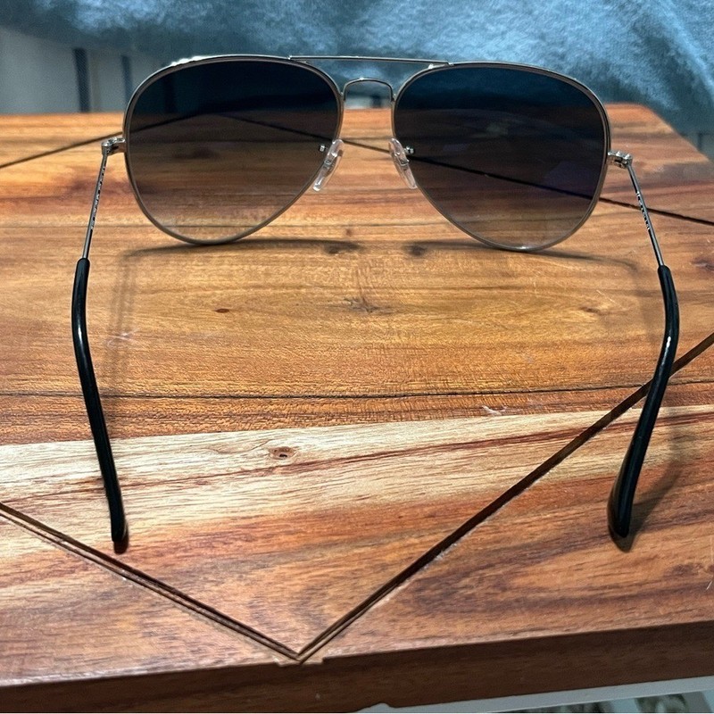 Ray-Ban Aviator Sunglasses The Icons, Original paperwork and Case, unisex gallery