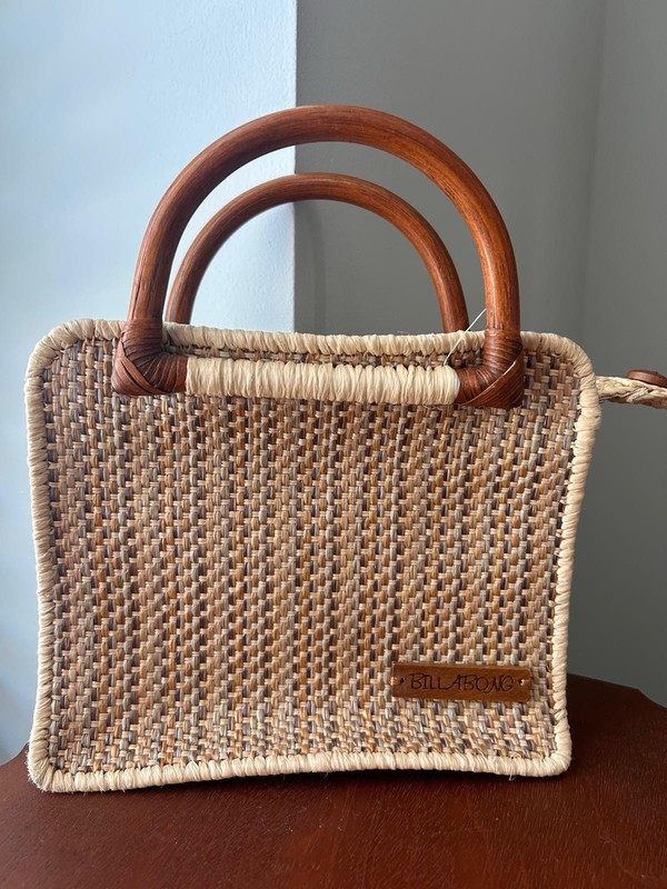 Billabong Woven Straw Handbag Wooden Handles Zip Closure Boho Beach Bag