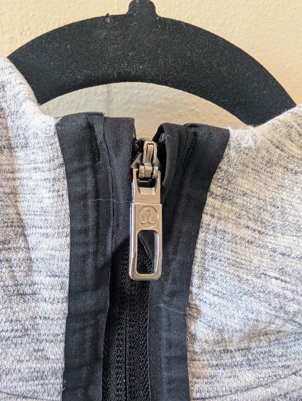 Lululemon Men’s Hooded Full Zip Stratum Hoodie Jacket Gray/Black Heather Size M gallery