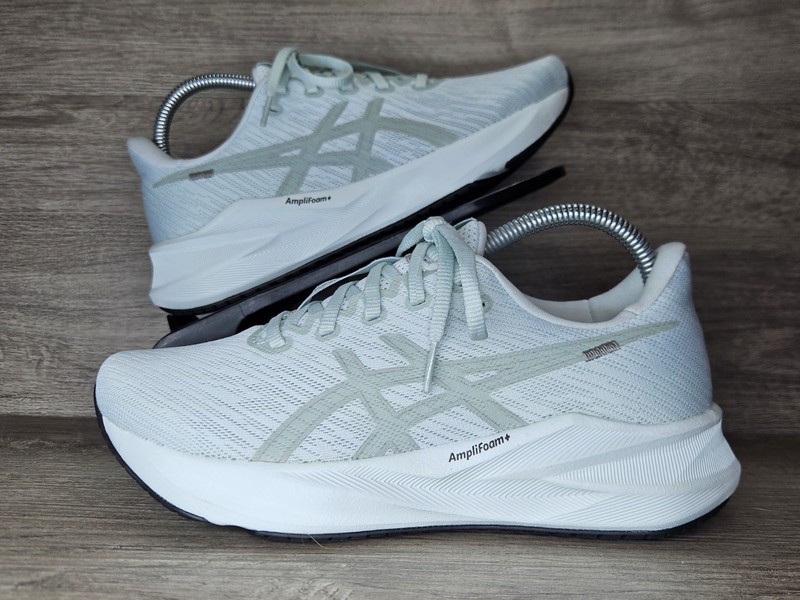 Asics VersaBlast 4 Green 1012B775 Women’s 8 Pre-loved NO BOX