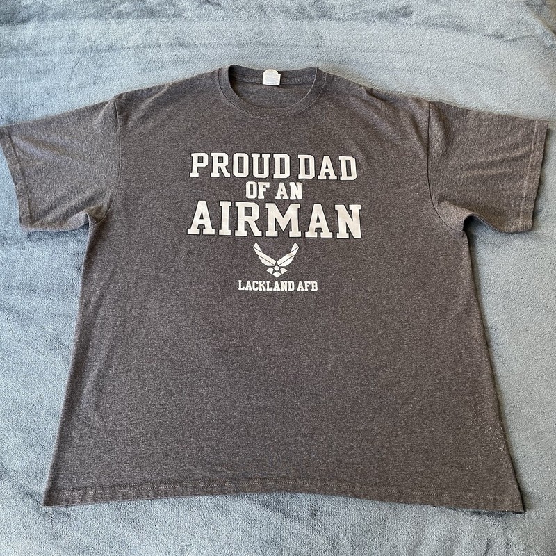 Proud Dad Of An Airman Lackland AFB Short Sleeve Gray T-Shirt 2XL
