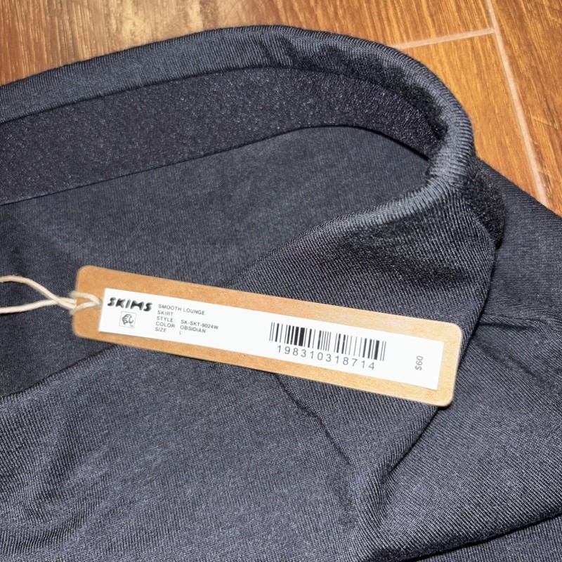 NWT SKIMS SMOOTH LOUNGE SKIRT SZ L Obsidian Black NWT $60 Modal Blend gallery