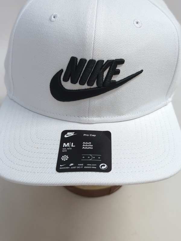 Nike Dri FIT Pro Snapback Men's Structured Futura Cap M/L White Black FB5380100 gallery