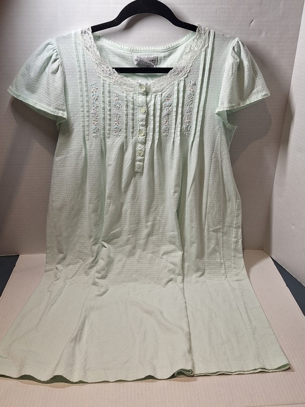 Miss Elaine Nightgown, Womans M, Cotton Blend, Knee Length, Short Sleeve