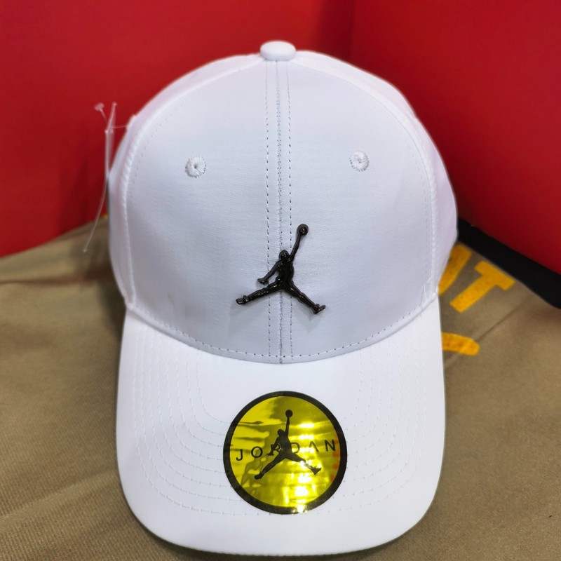 Jordan White Casual Baseball Cap – Black Metal Logo