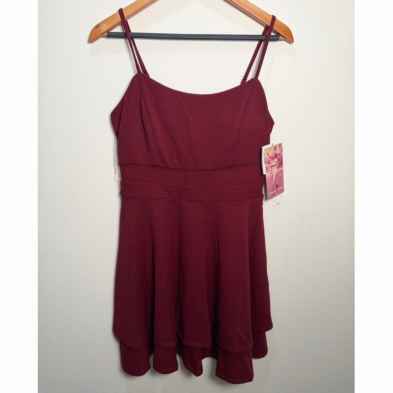 Emerald Sundae Wine Burgundy Tiered Fit and Flare Dress GEM3405 Womens Large NWT