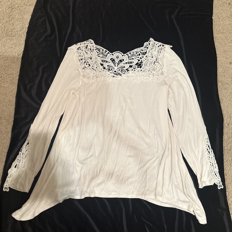 Kate and Mallory XL top in off white w/ lace at neck & long sleeve CottageCore