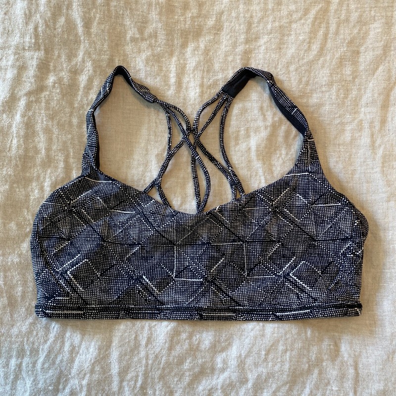EUC Lululemon Free To Be Zen Sports Bra – size 8 – Formation Alpine White Black