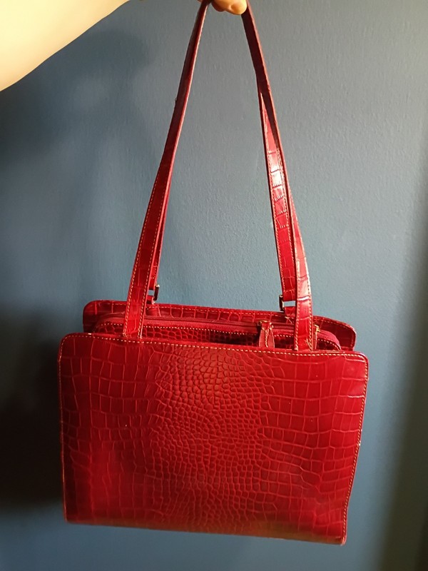 LIZ CLAIRBORNE HANDBAG PURSE RED CROCODILE gallery