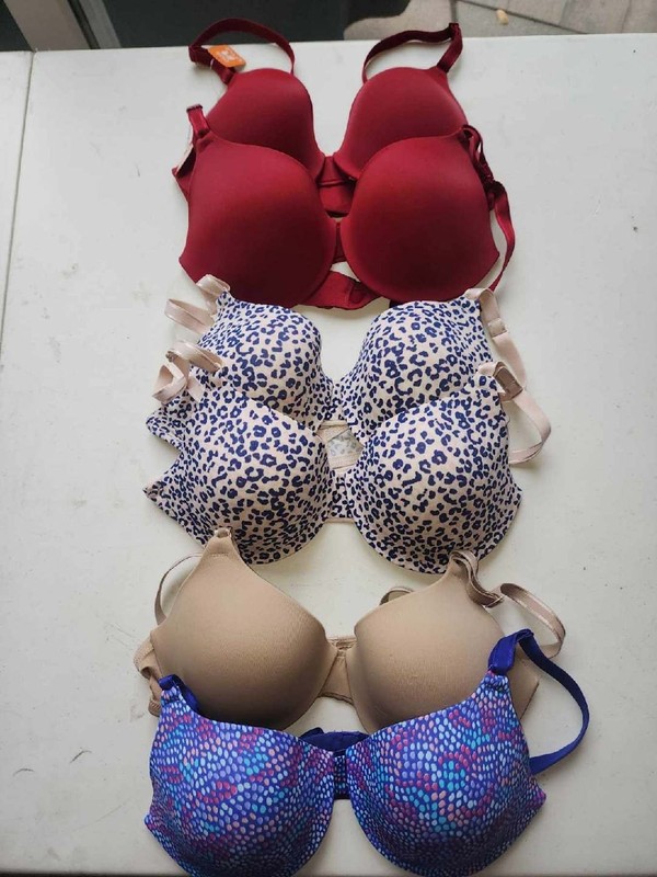 Lot Of 6 Warners 34B underwire Bras