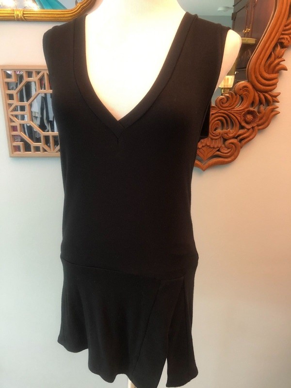 NWT RILLER AND FOUNT TANK TOP LOW CUT TUNIC BLACK ORIG $168 SIZE 0 V NECK