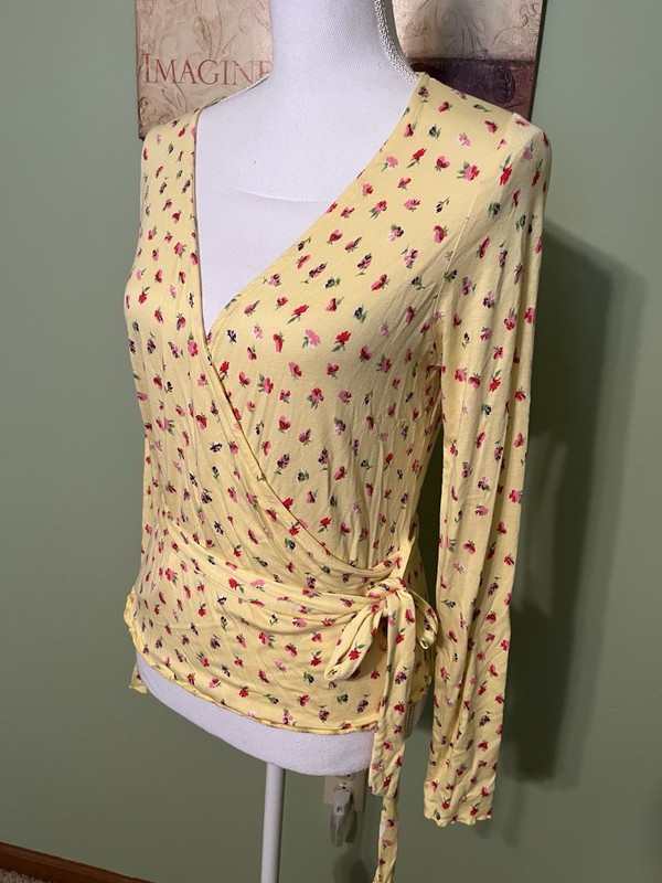 Aoso Long Sleeve Crossover Light Yellow Floral Blouse – Size US8