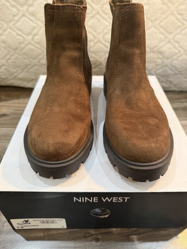 Nine West YULLON2 Chelsea Boots Suede Elastic Gore Pull Tab Brown Women’s 6M