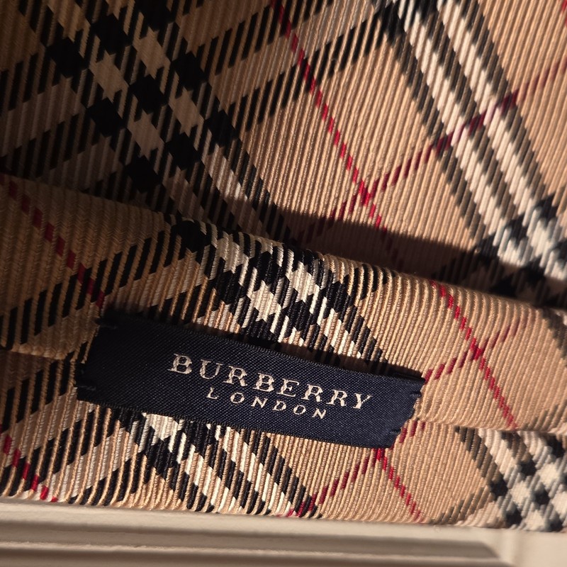 Burberry London Nova Check Plaid Silk Tie Beige Black Red White Woven