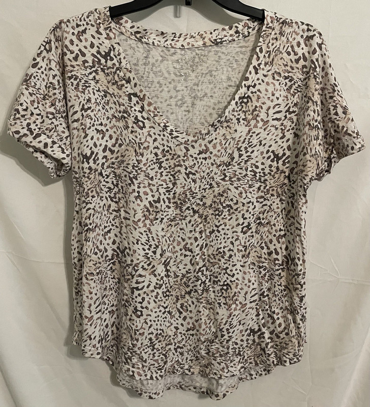 Maurices Women’s Beige/Brown/Black Leopard Print V-Neck Tee Short Sleeve L