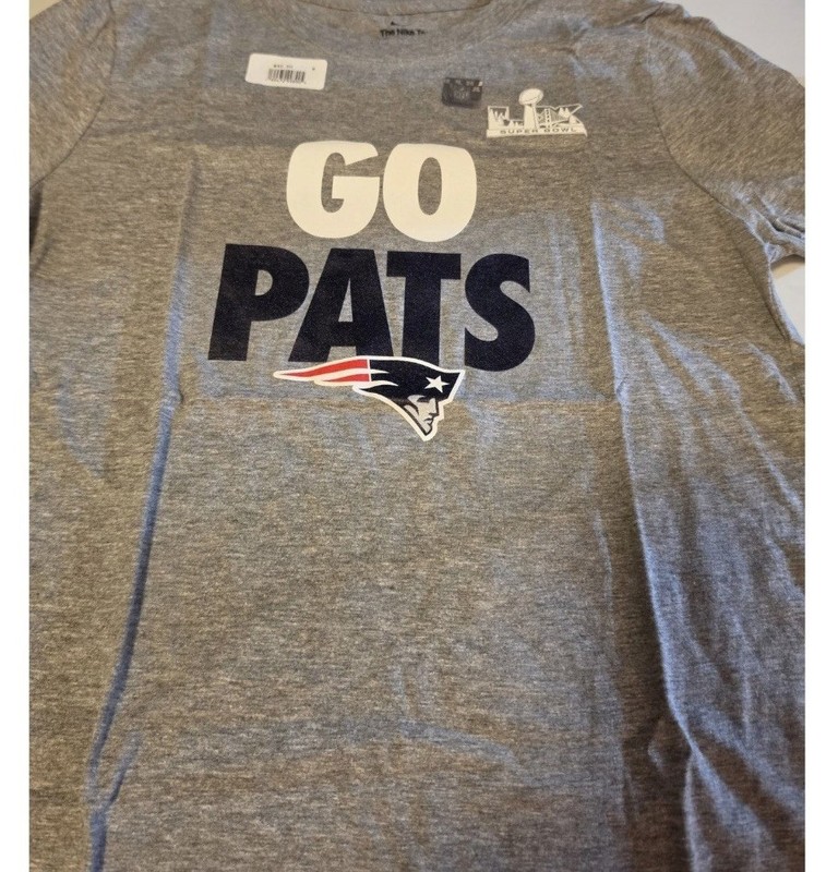 Nike New England Patriots Go Pats Super Bowl LII Gray Graphic T-Shirt Womens M