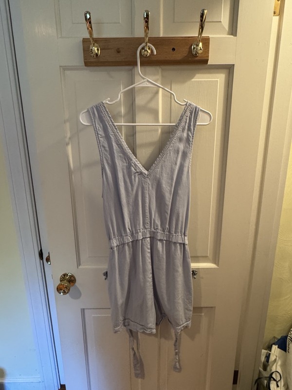 Bella Dahl Women’s Light Blue Lyocell V-Neck Sleeveless Tie Waist Romper M gallery