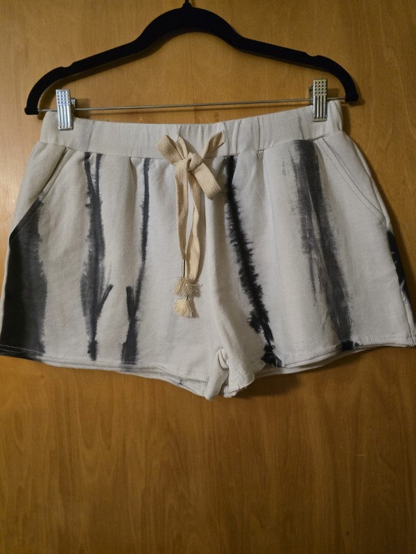 POL Tie-Dye Knit Shorts Elastic Drawstring Waist Pockets White/Black M