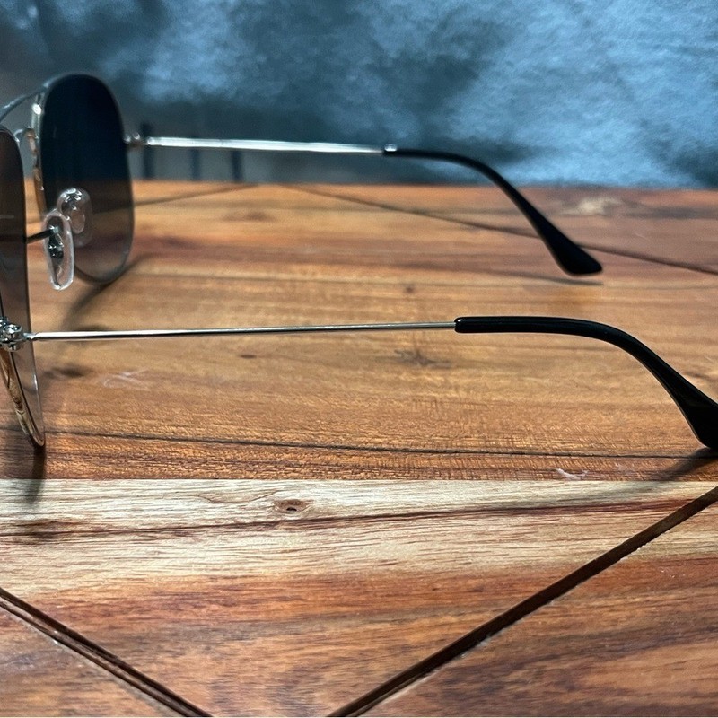 Ray-Ban Aviator Sunglasses The Icons, Original paperwork and Case, unisex gallery