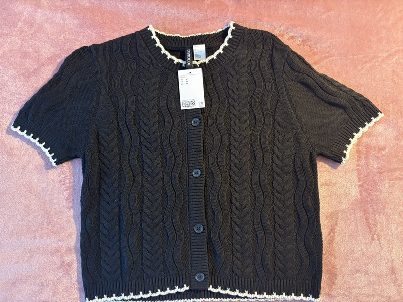 Divided Women’s M Black/White Cable Knit Short Sleeve Crew Pullover Buttons