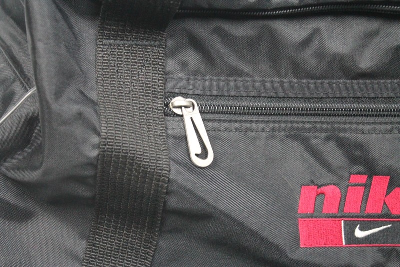 VINTAGE 90’s NIKE Duffle Gym Sports Bag SWOOSH Embroidered BLACK / Red Logo y2k gallery