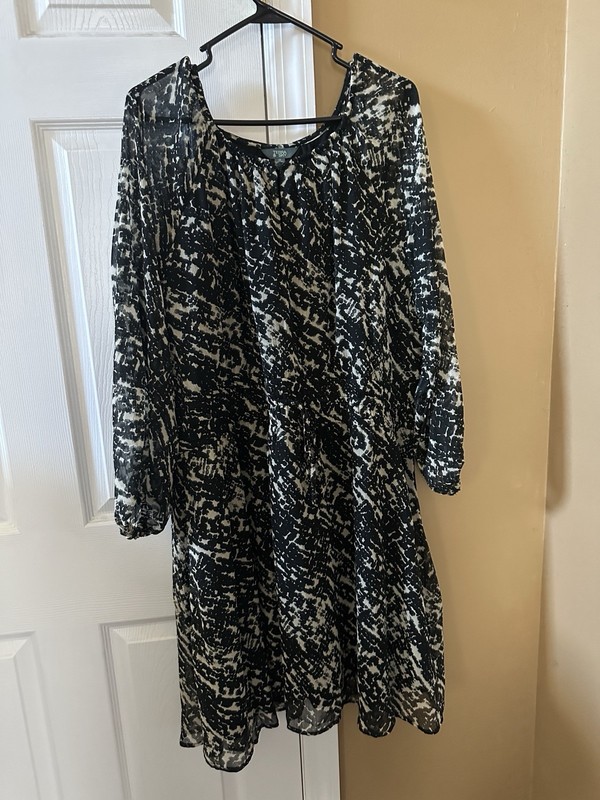 Terra And Sky 1x 16W/ 18W Black And White Long Sleeves Lightweight Dress