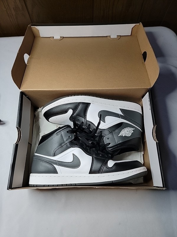 2024 AIR JORDAN 1 MID GRAY BLACK WHITE WHITE MEN SZ 9.5 DQ8426-001 W/BOX