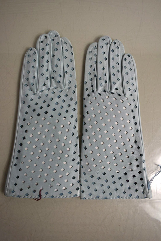 New Asprey London Womens Trellis Perforated Light Blue Leather Gloves Size 7.5