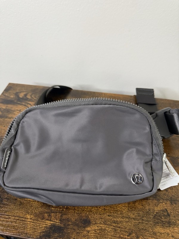 Lululemon Everywhere Belt Bag OS 1L Volume (7.5”x2”x5”) Silver Drop SILD 76829