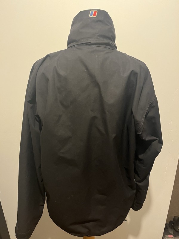 Berghaus AQ2 Jacket Coat Black Hooded Lightweight Waterproof Size M gallery