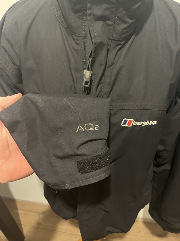 Berghaus AQ2 Jacket Coat Black Hooded Lightweight Waterproof Size M gallery