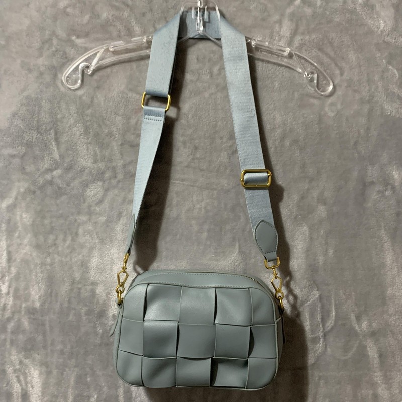 Street Level Crossbody Bag Womens Blue Woven Camera Style Adjustable Strap Gold