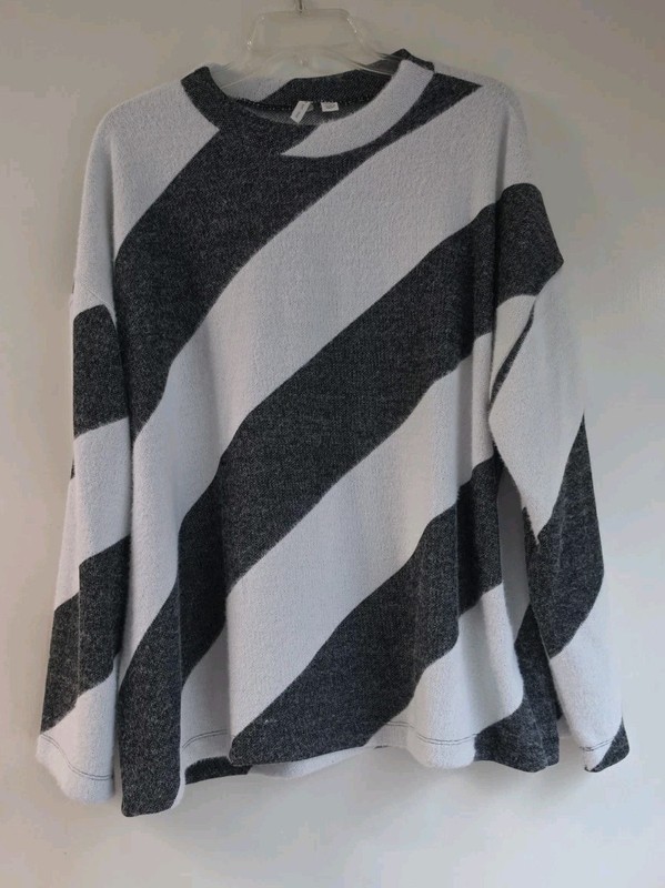 Cato Black and White Stripes ~ NWT ~ Sz 26/28