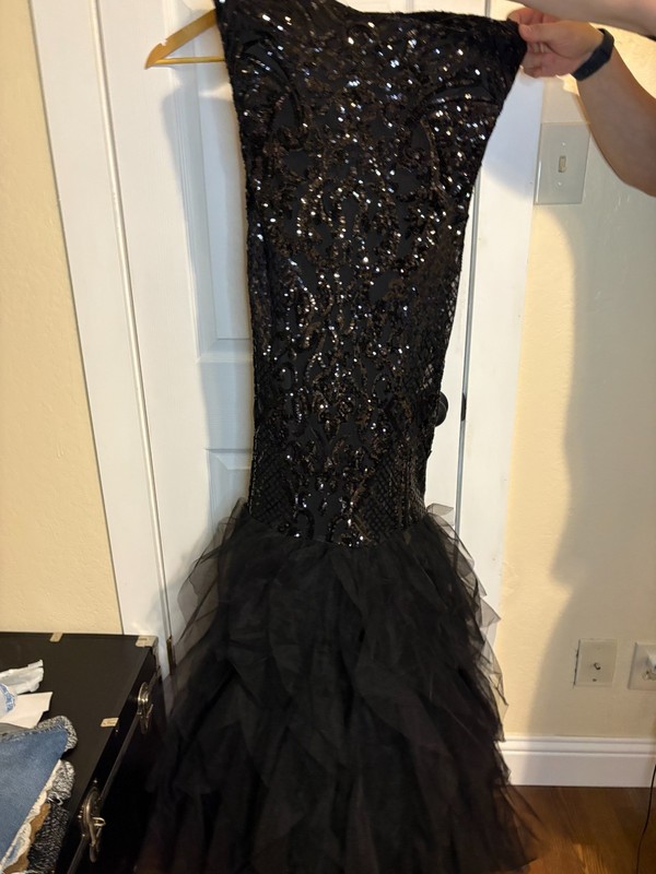 Fashion Nova Black Sequin Bodice Tulle Gown – Size Large – Made in China